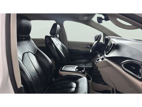 Used 2022 Chrysler Pacifica Touring-L FWD image 20