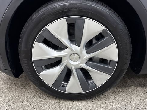 Used 2023 Tesla Model Y Long Range image 2