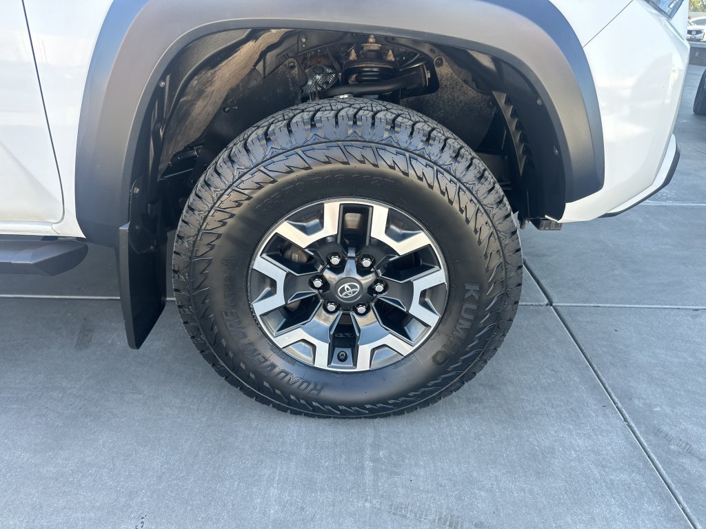 Used 2016 Toyota Tacoma TRD Off-Road w/ Premium & Technology Package AWD/4WD image 8
