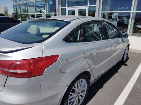 Used 2018 Ford Focus Titanium FWD image 8