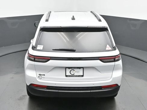 New 2025 Jeep Grand Cherokee Altitude image 42