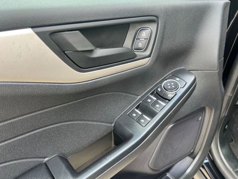 Used 2022 Ford Escape SE w/ SE Sport Appearance Package FWD image 21
