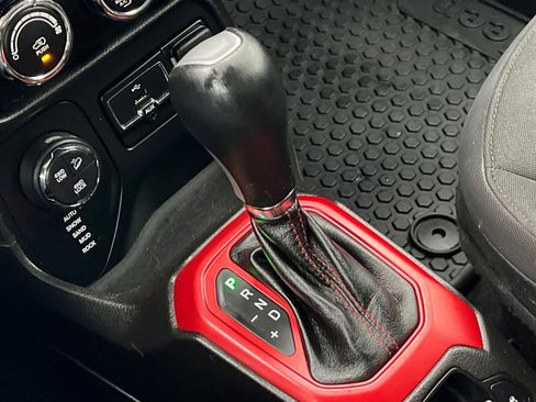 Used 2017 Jeep Renegade Trailhawk image 26