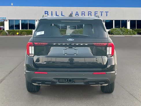 New 2026 Ford Explorer Active RWD image 5