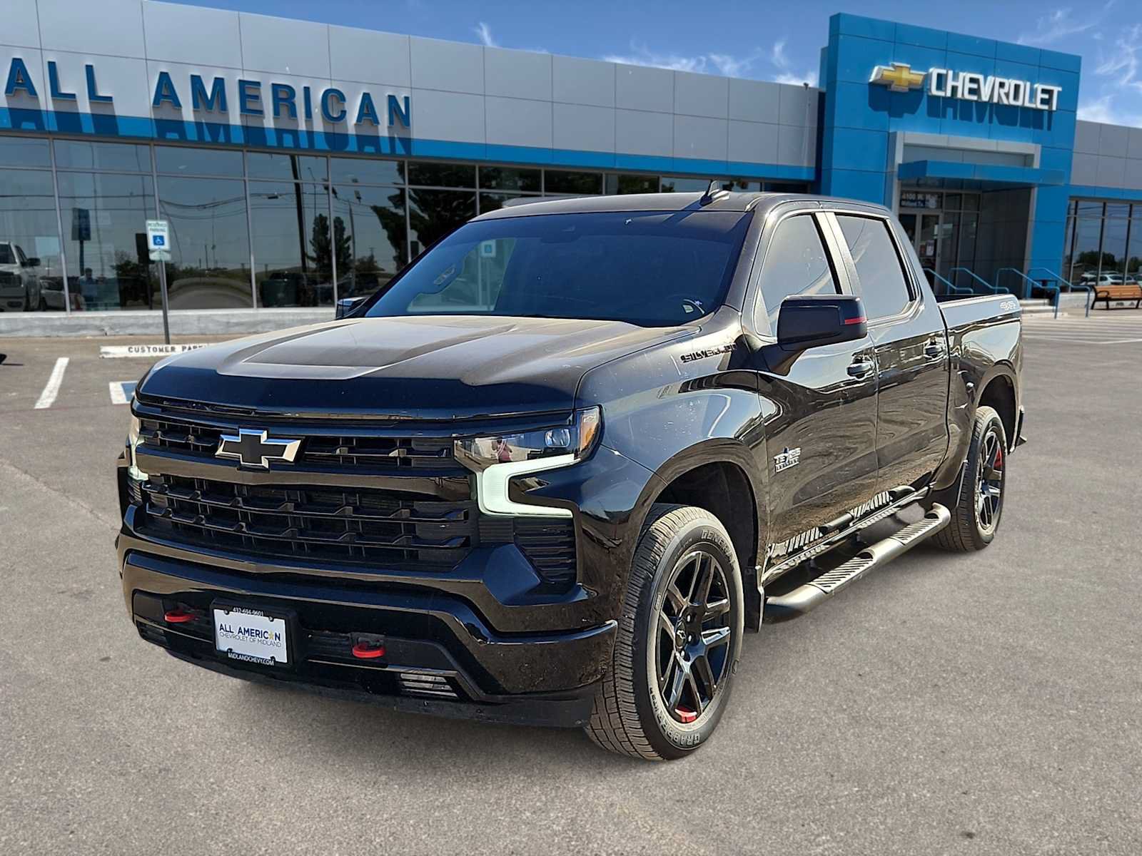 Used 2025 Chevrolet Silverado 1500 RST w/ Redline Edition AWD/4WD image 4