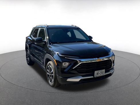 Used 2025 Chevrolet TrailBlazer LT image 1