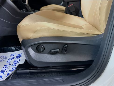 Used 2023 Volkswagen Tiguan SE AWD/4WD image 18