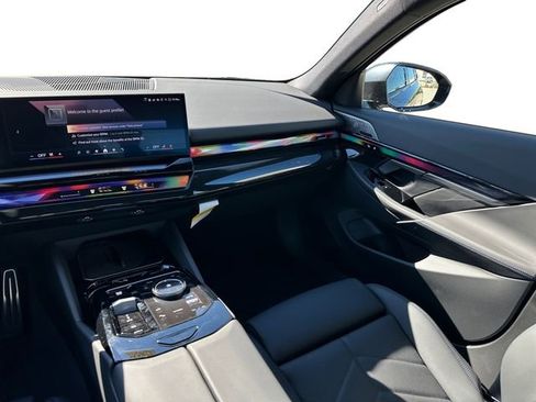 New 2026 BMW 550e xDrive 550e xDrive image 22