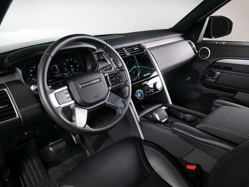 Certified 2025 Land Rover Discovery Dynamic SE AWD/4WD image 17