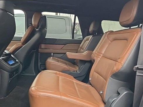 Used 2023 Lincoln Navigator L Reserve image 3