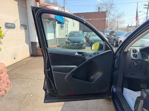 Used 2016 Volkswagen Tiguan S image 24
