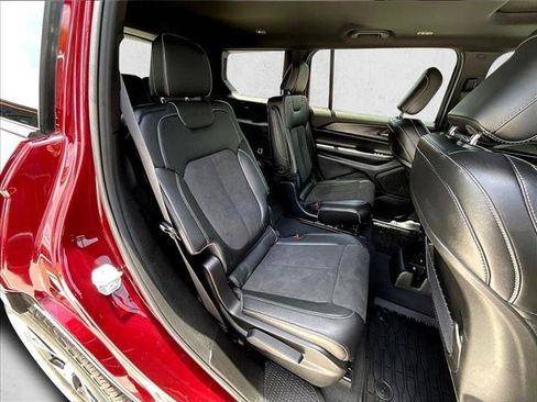 Used 2025 Jeep Grand Cherokee L Altitude RWD image 28