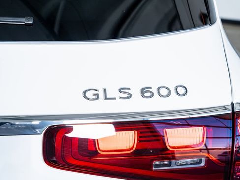 Used 2024 Mercedes-Benz Maybach GLS 600 4MATIC image 31