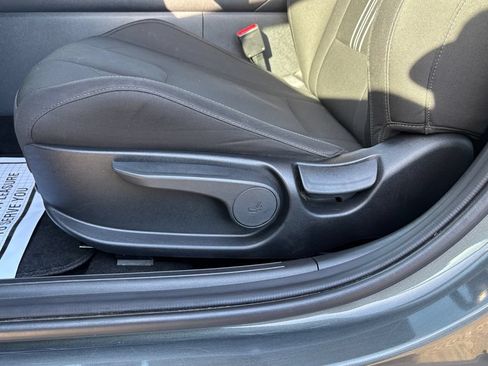 Used 2025 Hyundai Elantra SEL FWD image 25
