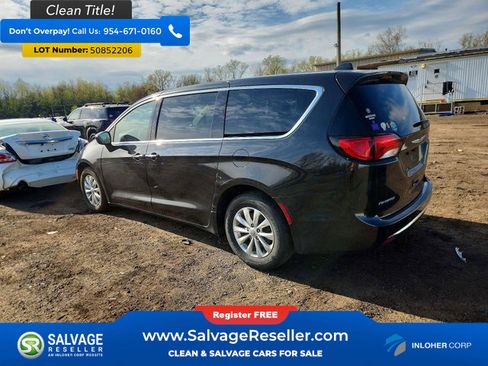 Used 2018 Chrysler Pacifica Touring Plus FWD image 3