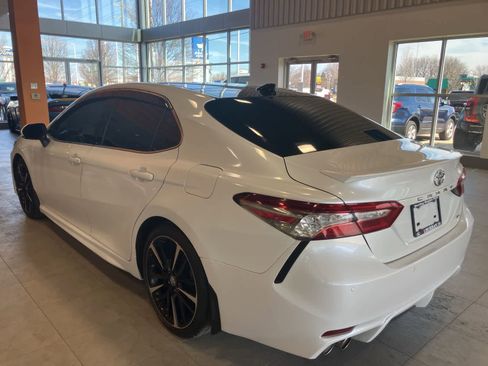 Used 2018 Toyota Camry image 7