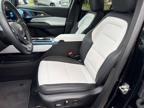 Certified 2025 Chevrolet Equinox EV LT FWD image 3