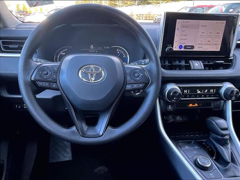 Used 2025 Toyota RAV4 XLE image 17