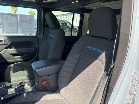 Certified 2025 Jeep Wrangler Unlimited Rubicon 4xe image 14