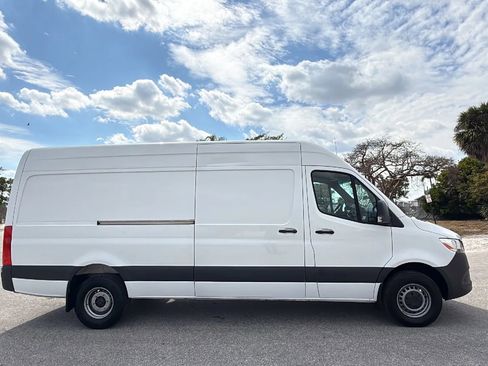 Used 2021 Mercedes-Benz Sprinter 3500 image 8