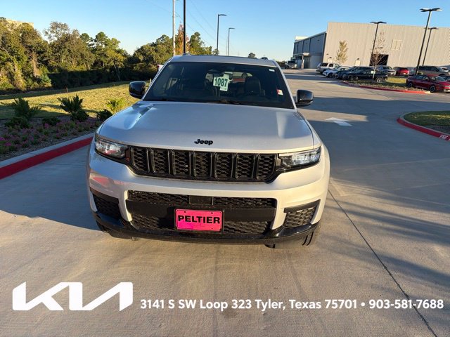 Used 2023 Jeep Grand Cherokee L Laredo AWD/4WD image 2