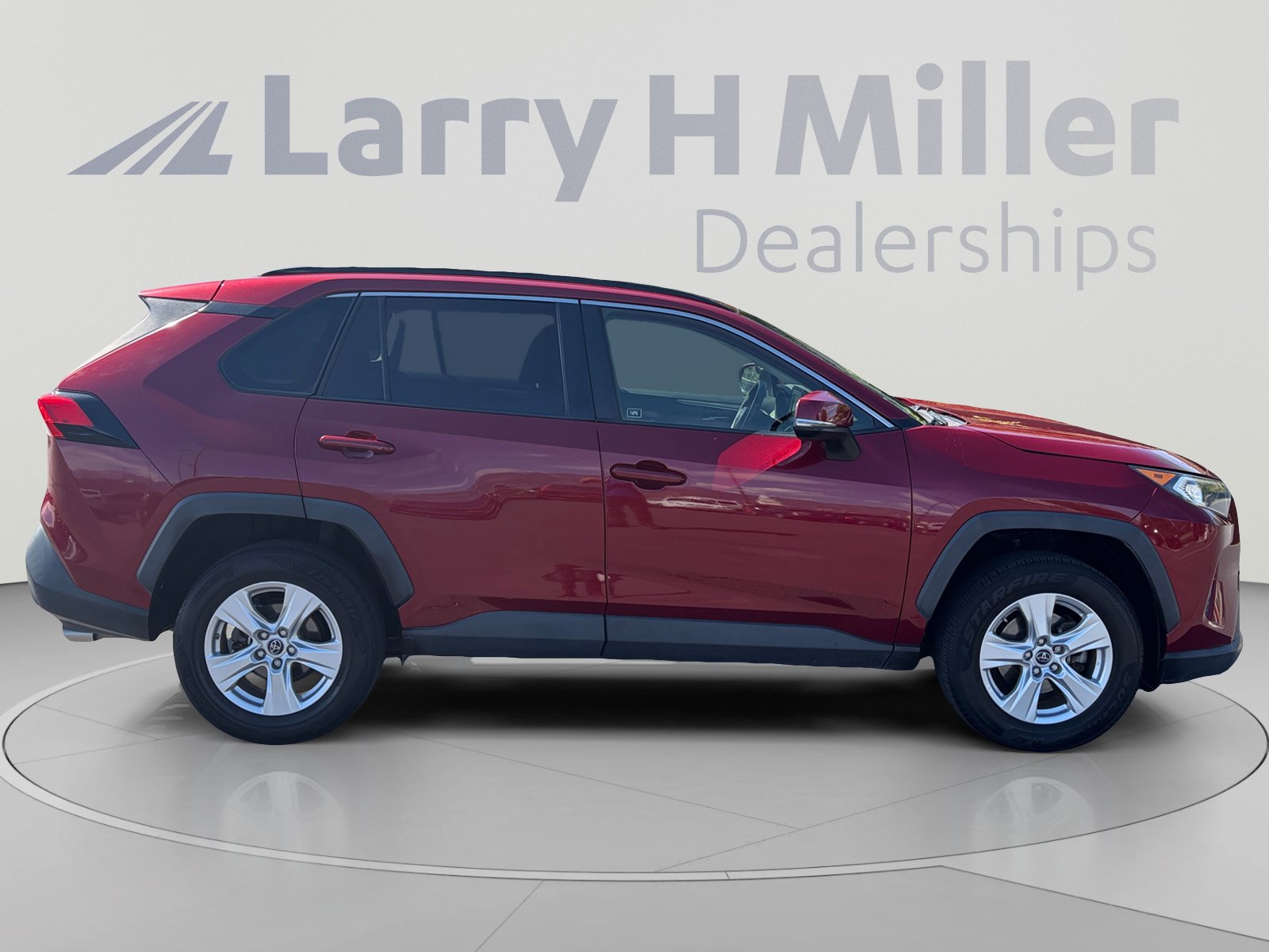 Used 2019 Toyota RAV4 XLE w/ Carpet Mat Package FWD image 6