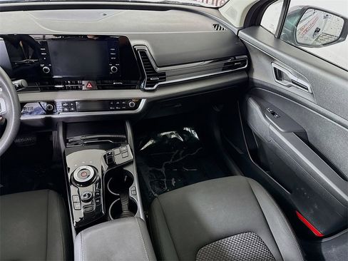Used 2023 Kia Sportage LX image 25