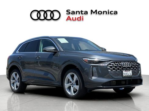 Used 2025 Audi Q5 Premium Plus w/ Premium Plus AWD/4WD image 9