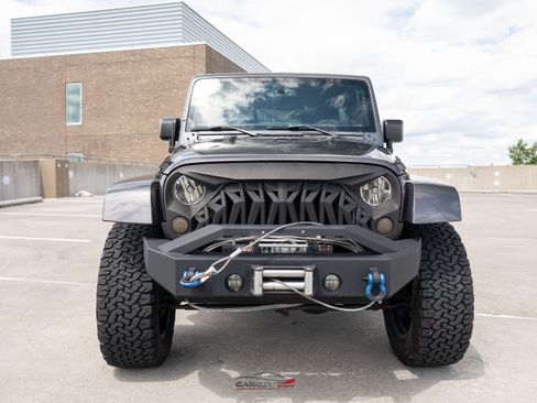Used 2017 Jeep Wrangler Unlimited Sahara w/ Connectivity Group AWD/4WD image 2