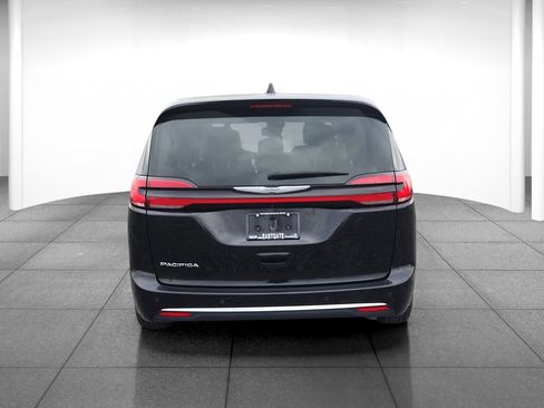 Used 2024 Chrysler Pacifica Touring-L FWD image 7
