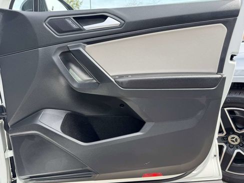 Used 2021 Volkswagen Tiguan SE R-Line image 31