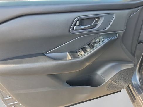 Used 2024 Nissan Rogue S AWD/4WD image 11