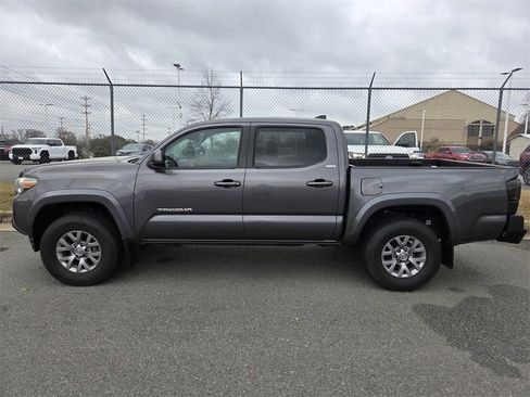 Used 2018 Toyota Tacoma SR5 image 2