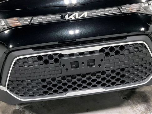 Used 2025 Kia Soul LX w/ LX Technology Package FWD image 35