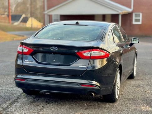 Used 2014 Ford Fusion SE w/ Equipment Group 202A image 2