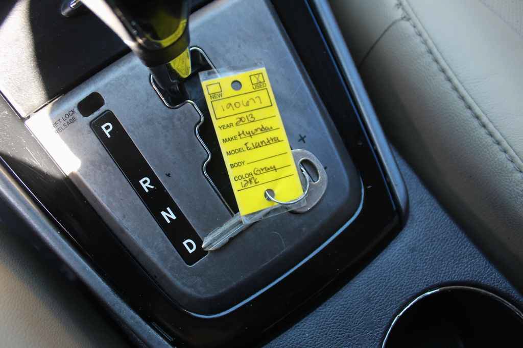 Used 2013 Hyundai Elantra Limited FWD image 19