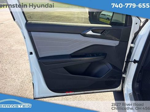 Used 2024 Volkswagen Taos SEL AWD/4WD image 12