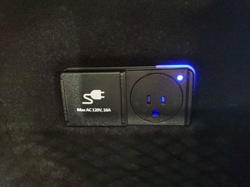 Used 2024 Genesis Electrified GV70 Advanced image 24