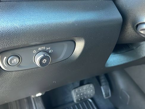 Used 2023 Chevrolet Traverse High Country image 31