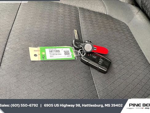 Used 2021 Chevrolet Silverado 2500 LT w/ Fleet Comfort Package image 9