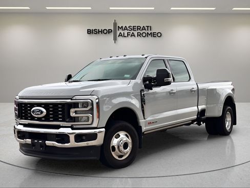 Used 2026 Ford F350 Lariat w/ Lariat Ultimate Package AWD/4WD image 2