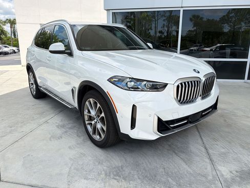 Used 2025 BMW X5 xDrive50e AWD/4WD image 7