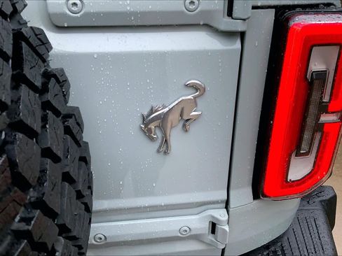 Used 2023 Ford Bronco Badlands w/ Sasquatch Package AWD/4WD image 9