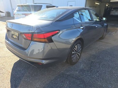 Used 2024 Nissan Altima 2.5 SV image 5