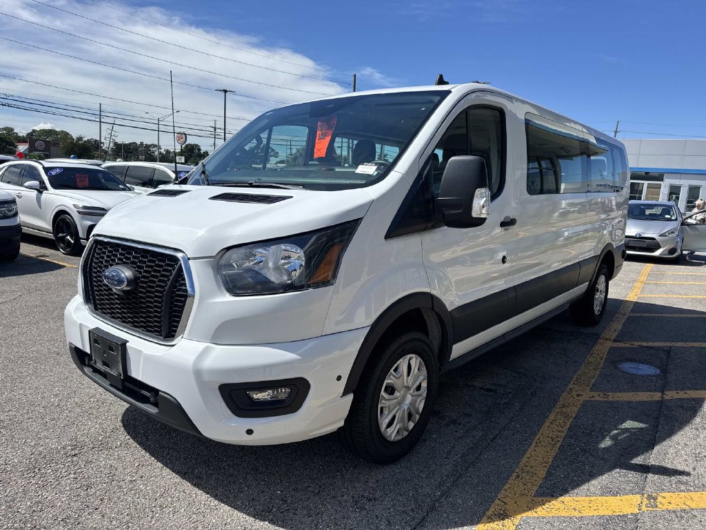 Used 2024 Ford Transit 350 XLT RWD image 4