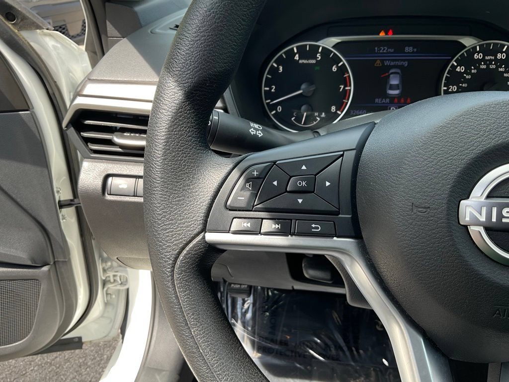 Used 2025 Nissan Altima 2.5 SV FWD image 11