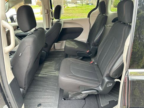 Used 2017 Chrysler Pacifica Touring Plus w/ Security Group image 24