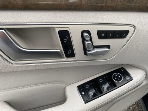 Used 2014 Mercedes-Benz E 350 Luxury image 24