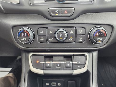 Used 2023 GMC Terrain SLE w/ Driver Convenience Package image 44