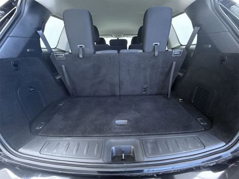 Used 2020 Nissan Pathfinder S image 38